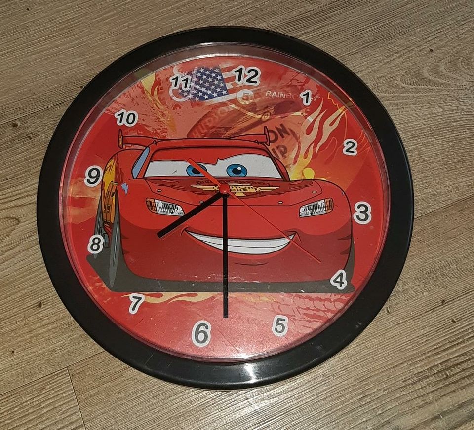 Cars McQueen Wanduhr in Stade