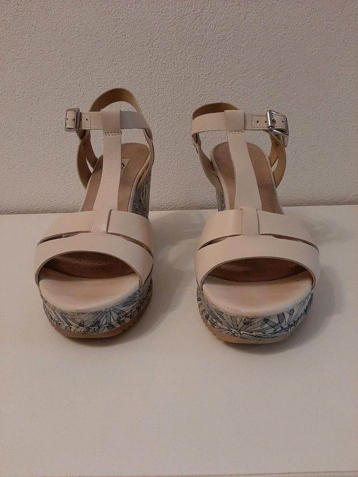 Sandalen Sandaletten Clarks 40 Keilabsatz in Crinitzberg