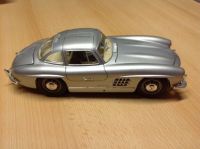 Mercedes Benz 300SL Modellauto, ca. 22cm lang, von Bburago Sachsen-Anhalt - Reddeber Vorschau