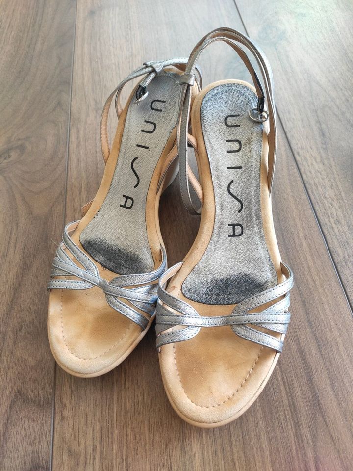 Sandalen der Marke Unisa – wie neu! in Kamen