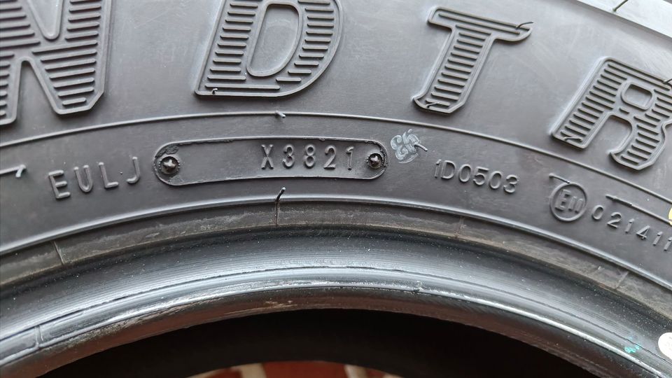 Top Reifen 265/70 R16 Dunlop neuwertig nur 37 Kilometer gefahren in Halle (Westfalen)