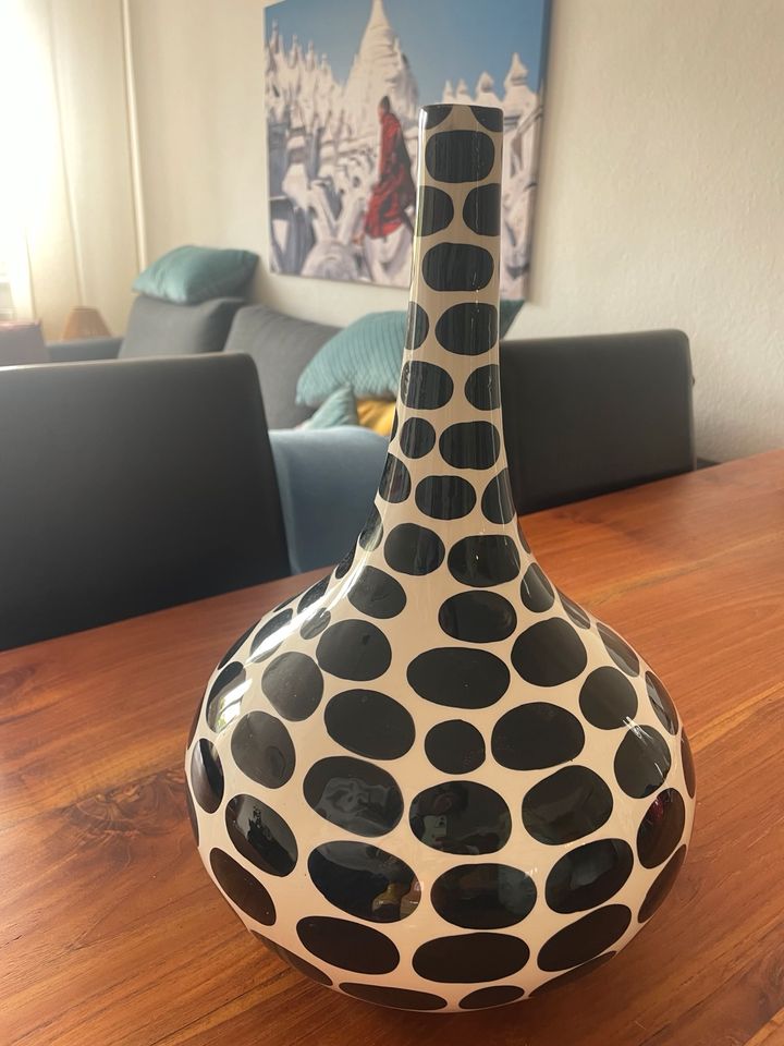 Vase gepunktet Blumenvase deko modern schwarz weiß in München