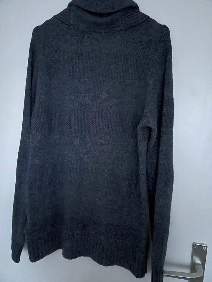 Grauer Pullover von H&M (Größe: M) in Bargteheide