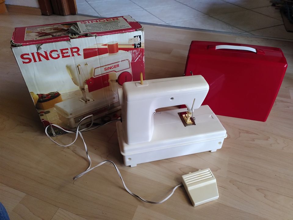 Singer Kinder-Nähmaschine, Retro, Vintage, funktionsfähig in Pullenreuth