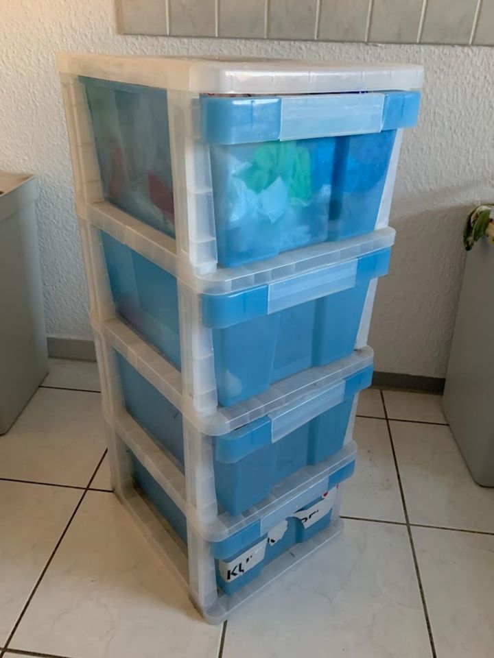 Plastic storage drawers 4 drawer units good condition 82x34xx40cm in Oberursel (Taunus)