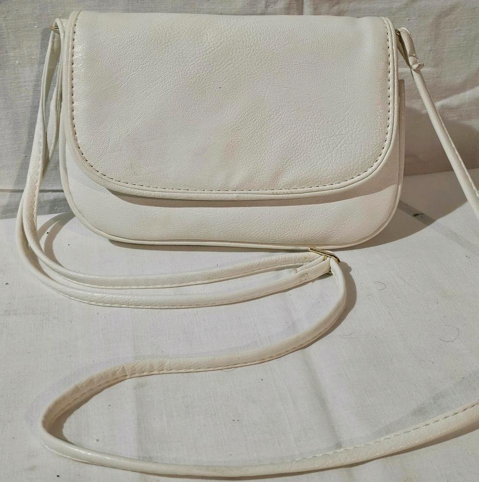 Damen Handtasche Umhängetasche Ledertasche weiß Top Zustand in Solingen