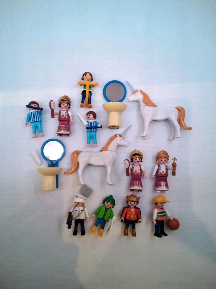 Playmobil Figuren 10 Stück mit Zubehör in Bremen