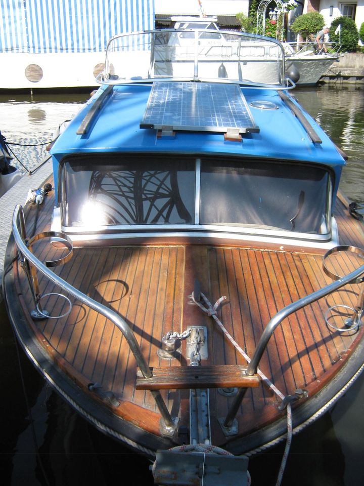 Motoryacht (führerscheinfrei) inkl. Trailer in Flammersfeld