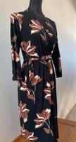 Bezauberndes Kleid im Wickelstyle von „comma“ Neu! Größe 38 Hessen - Linsengericht Vorschau