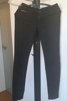 Tommy Hilfiger Demin Damenjeans, schwarz,  Größe 28/32 Niedersachsen - Hameln Vorschau