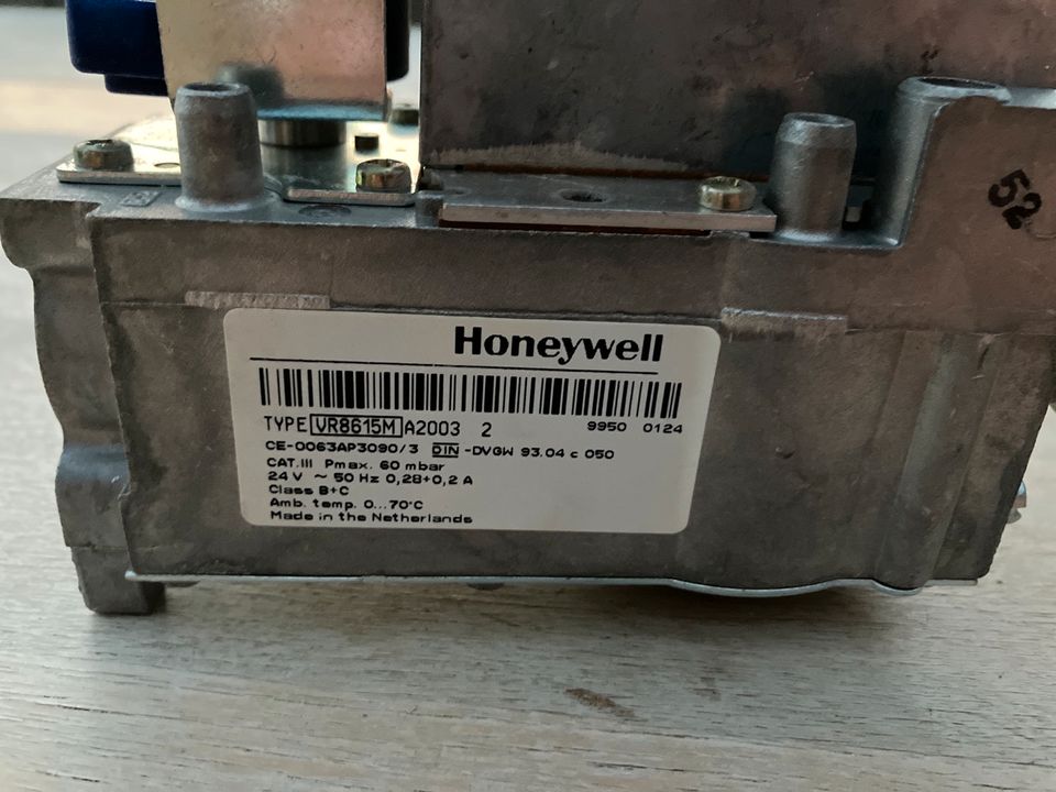 Honeywell Gasarmatur type vr 8615 MA 2003 2  Buderus Sieger in Düren