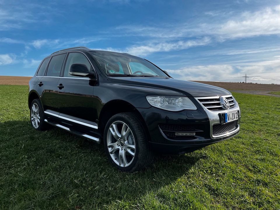 VW Touareg 3.0 V6 TDI *Luft/Anhängerkupplung/LED-Taglicht/Leder* in Plauen