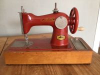 Antike Kinder Nähmaschine USSR rot klein Versand möglich Vintage Hessen - Viernheim Vorschau