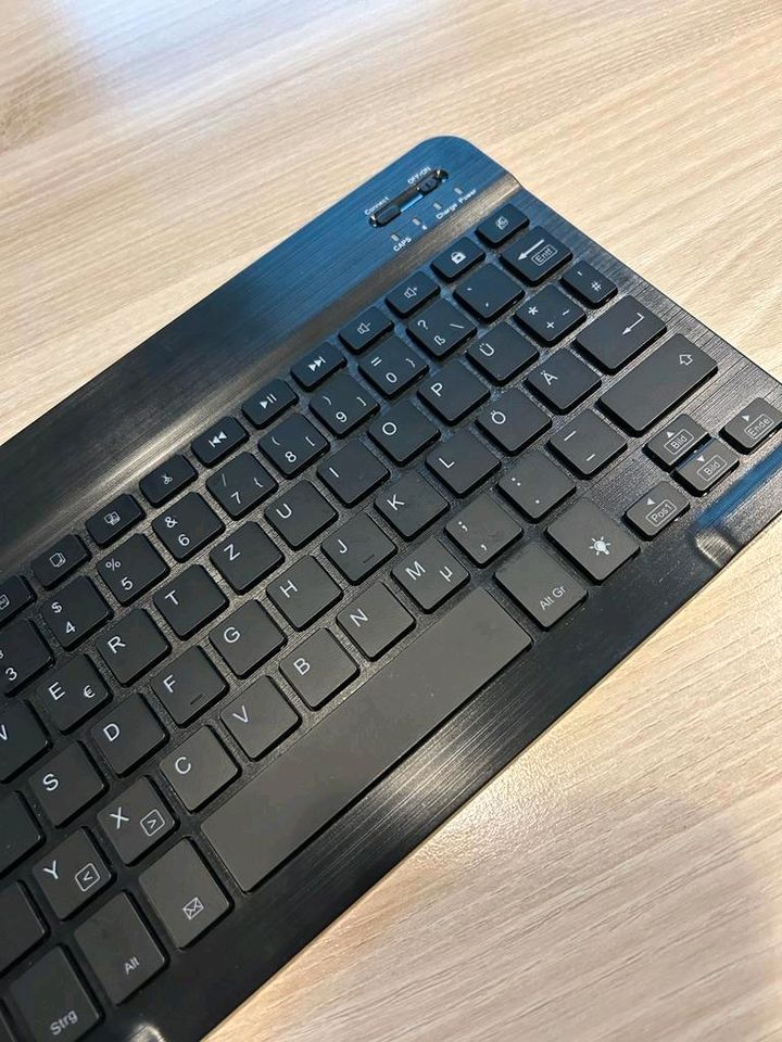 Fintie Bluetooth Tastatur schwarz in Hünfeld