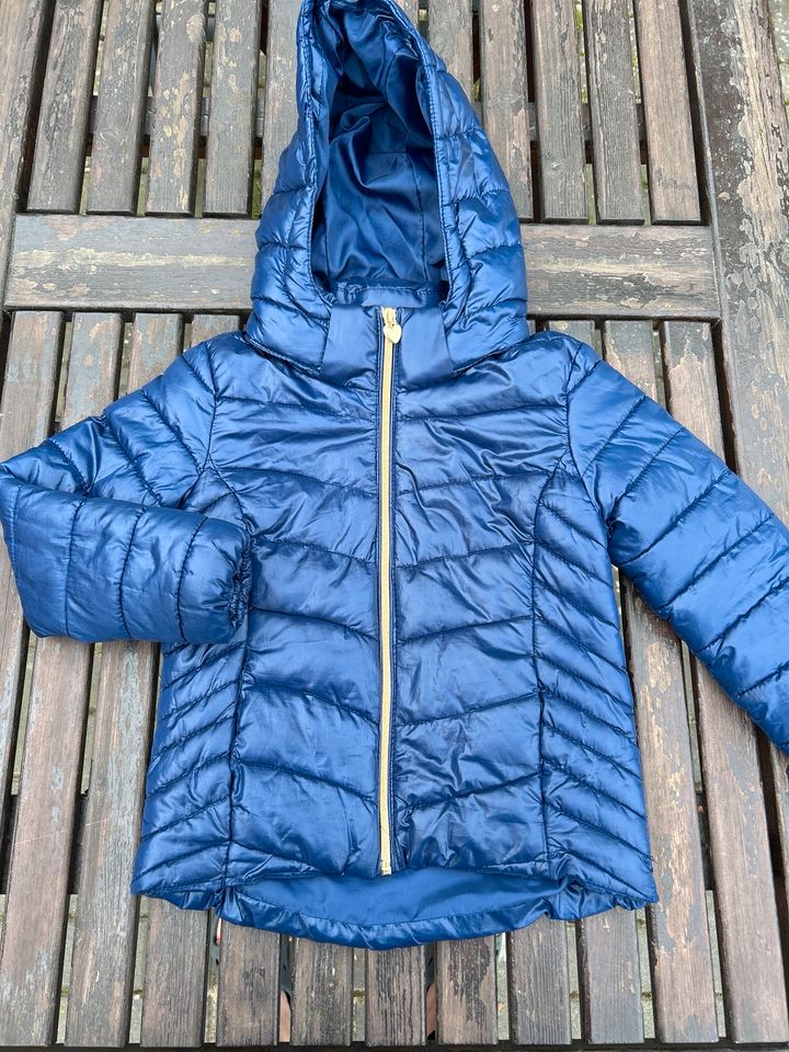 leichte Pufferjacke Übergangsjacke H&M Gr.122 in Pattensen