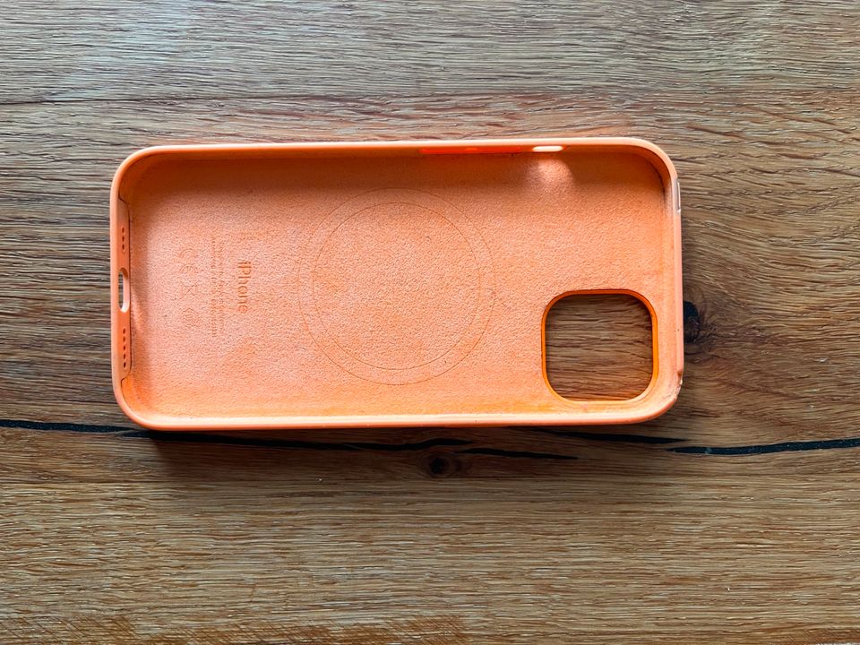 Apple Silikon-Case MagSafe für iPhone 13 - Marigold in München