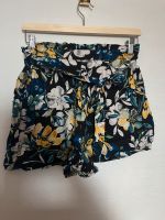 Damen-Shorts für den Sommer, kurze Hose Größe M, Blumenmuster Nordrhein-Westfalen - Herzebrock-Clarholz Vorschau