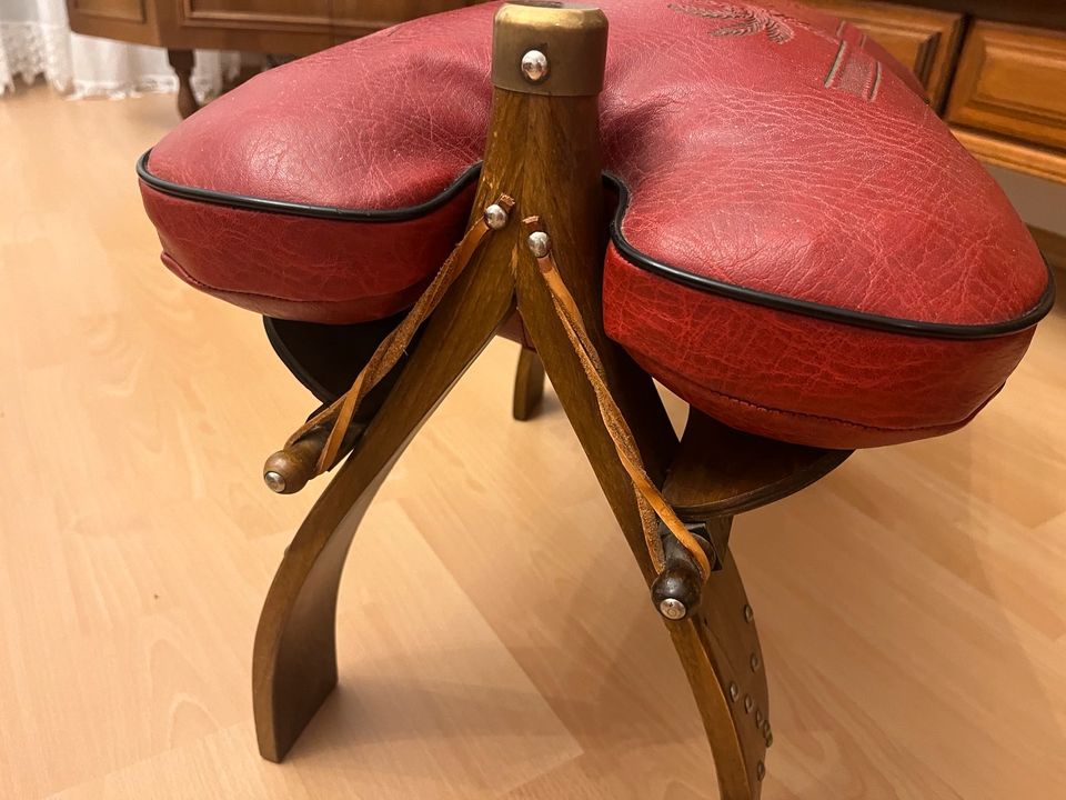 Fußhocker Vintage Antik Leder Holz in Vellmar