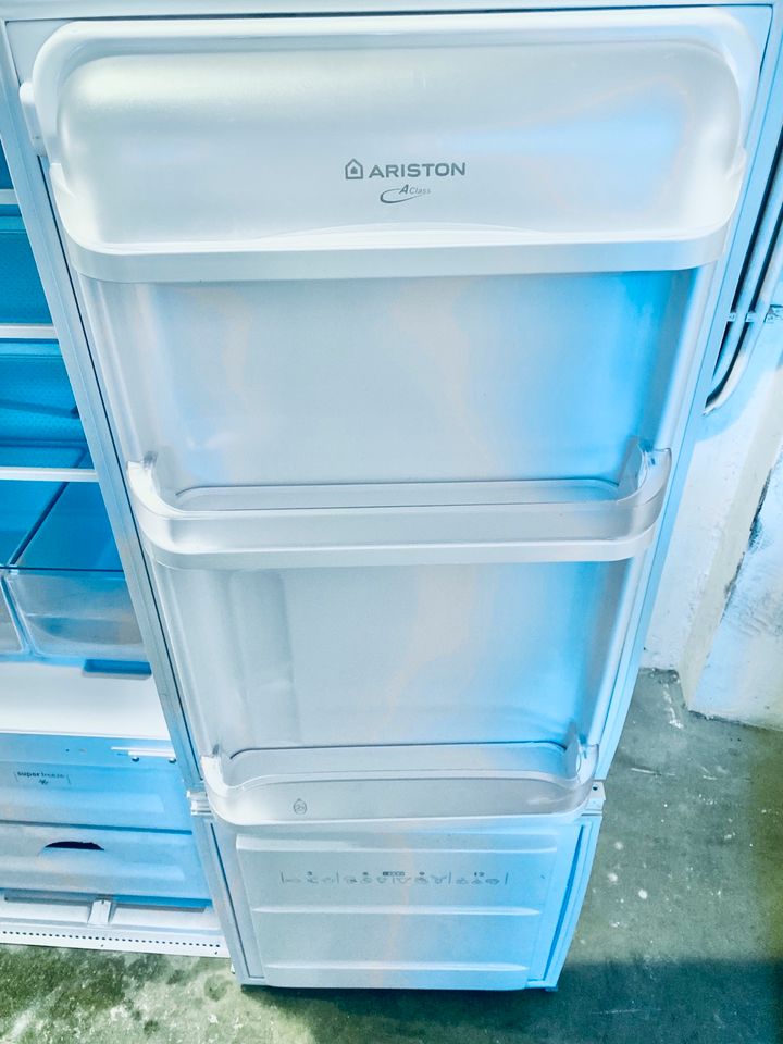 Kühlschrank mit Gefrierfach wie neu ! Lieferung möglich in Paderborn