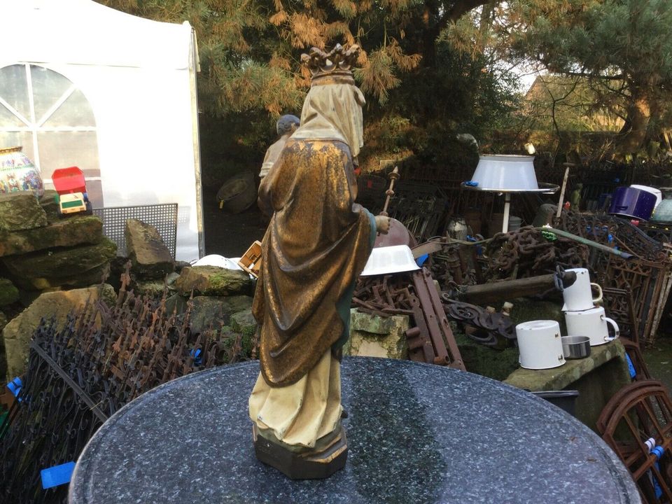Heilige Maria mit Kind Madonna Skulptur in Neuenhaus