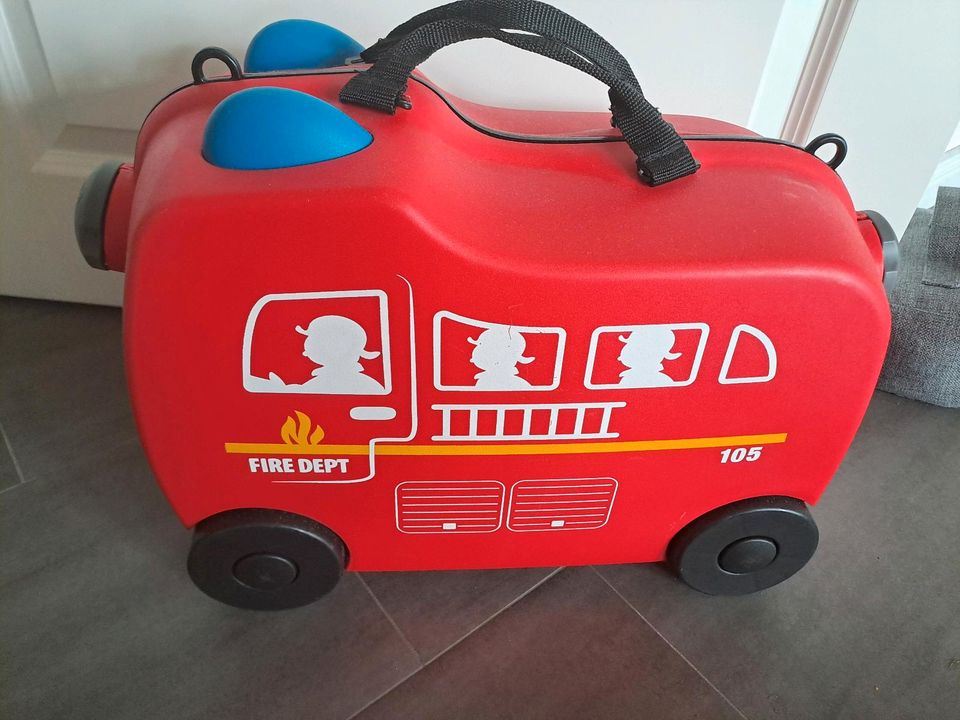 toller Kinderkoffer Rutschekoffer Feuerwehr Gurt ziehen günstig in Niebüll