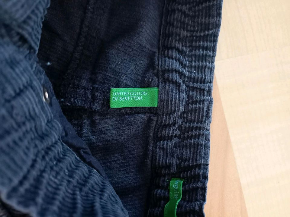 Schicke Cordhose Benetton in Marburg