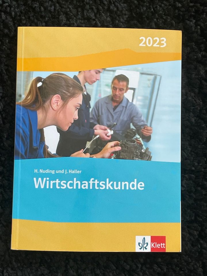 Klett Wirtschaftskunde Buch 2023 in Reichshof