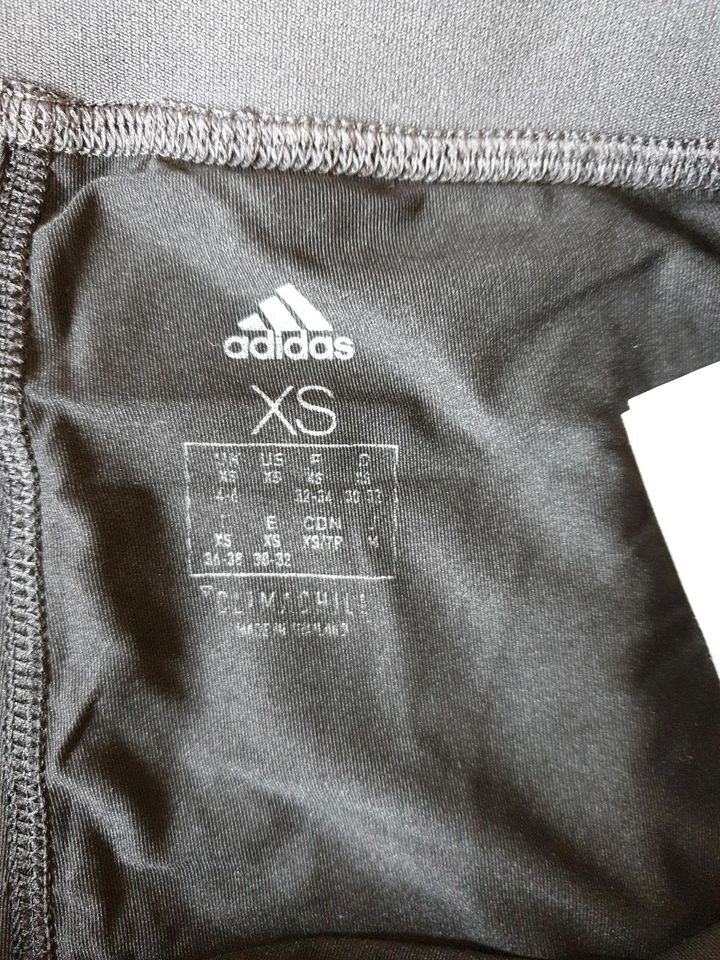 Sporthose kurz von adidas größe XS in Memmingerberg