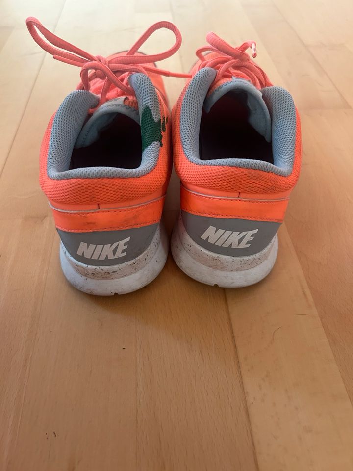 Orange Nike Schuhe Gr: 42,5 in Bollendorf