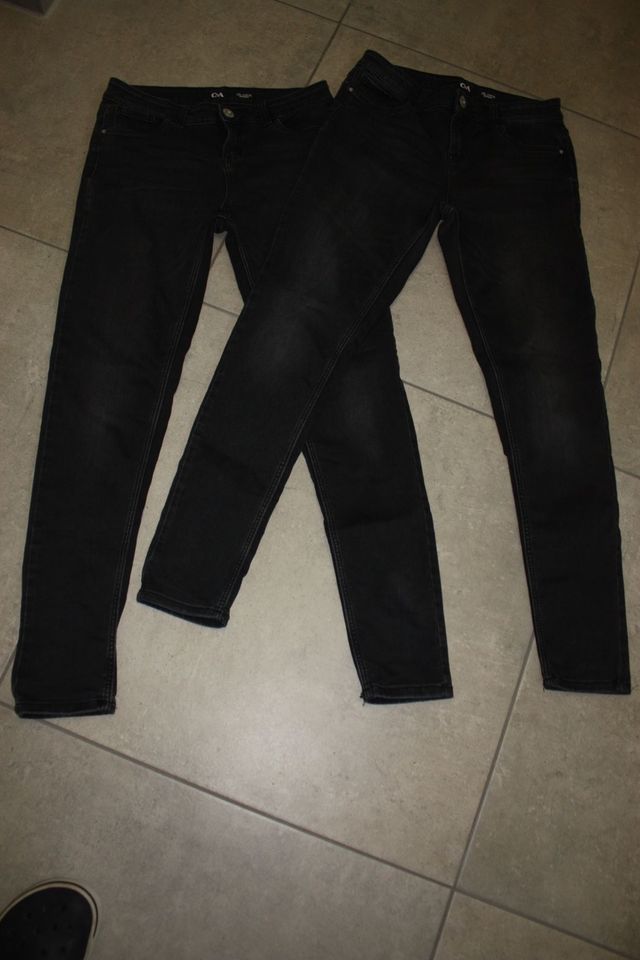 2 Mädchen Jeans in schwarz Gr. 176 in Bad Schönborn