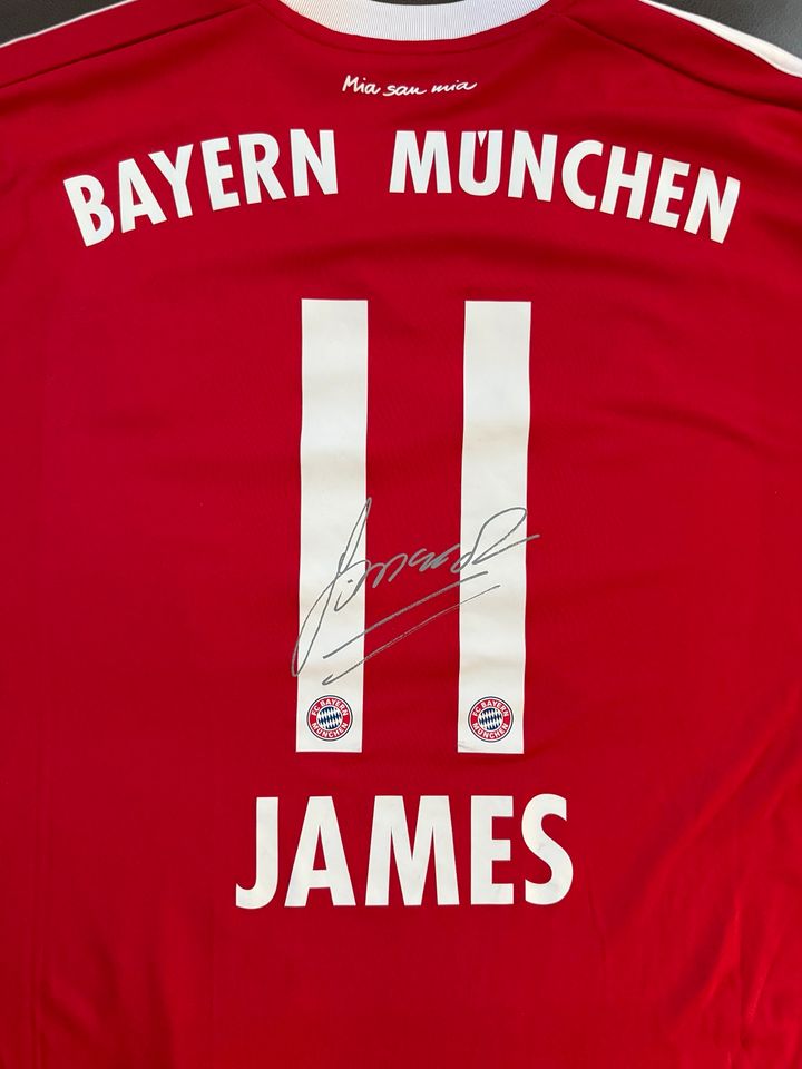 Trikot FC Bayern 11 James Gr.L Patch Bundesliga in Greiz
