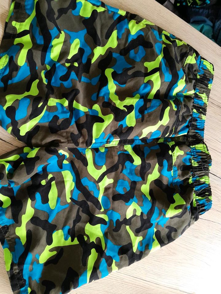 Camouflage Badeshorts Gr. 134/140, top in Bad Zwischenahn