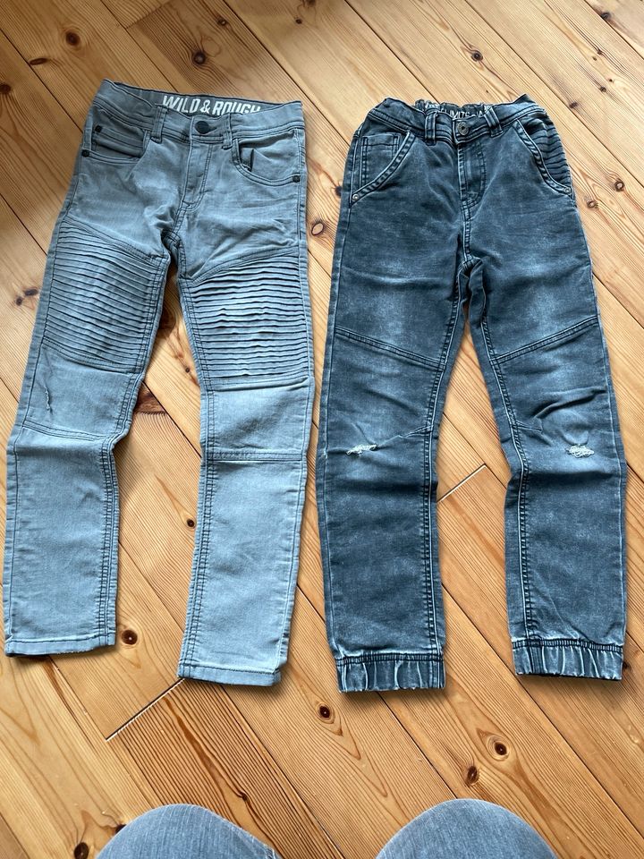 Jeans Gr. 128 in Detmold