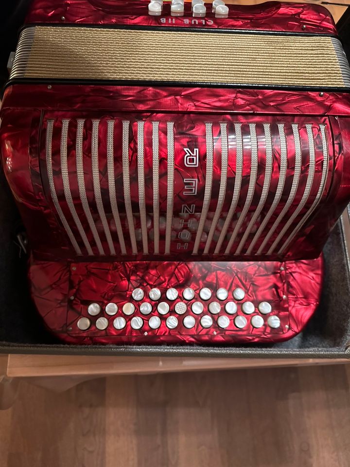 Akkordeon, Harmonika Hohner Club C/F in Achstetten