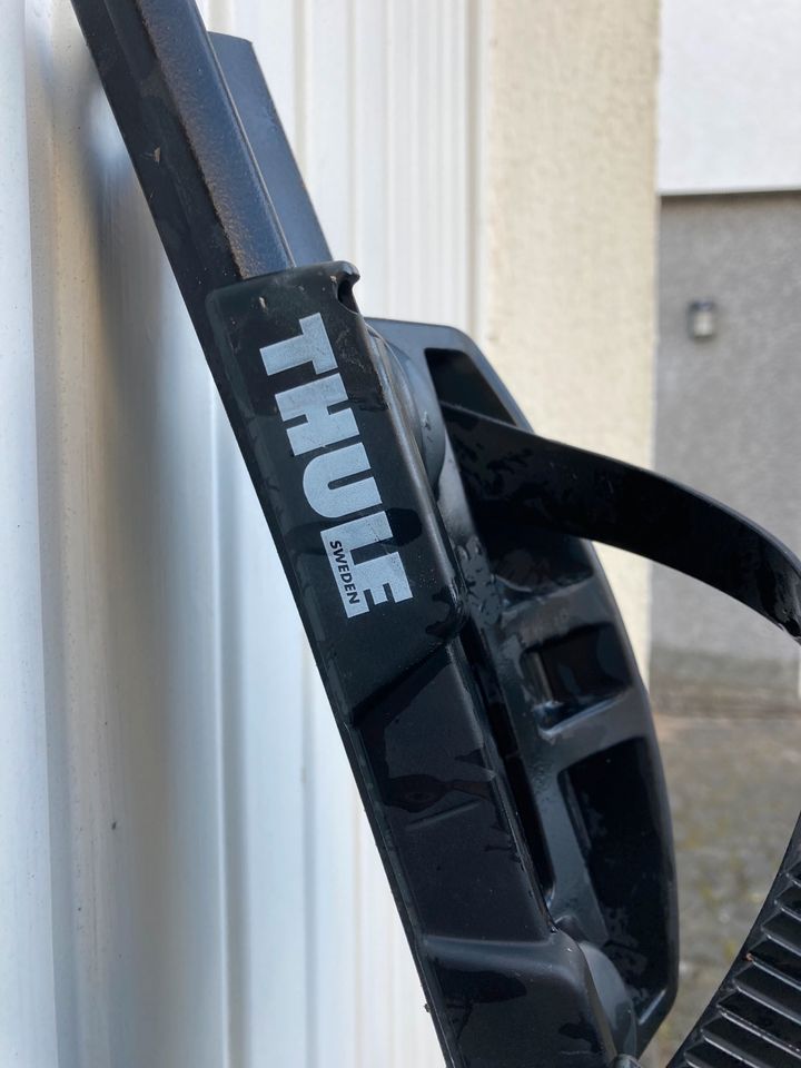 2x Thule ProRide 598 mit Thule Squarebar in Weitefeld
