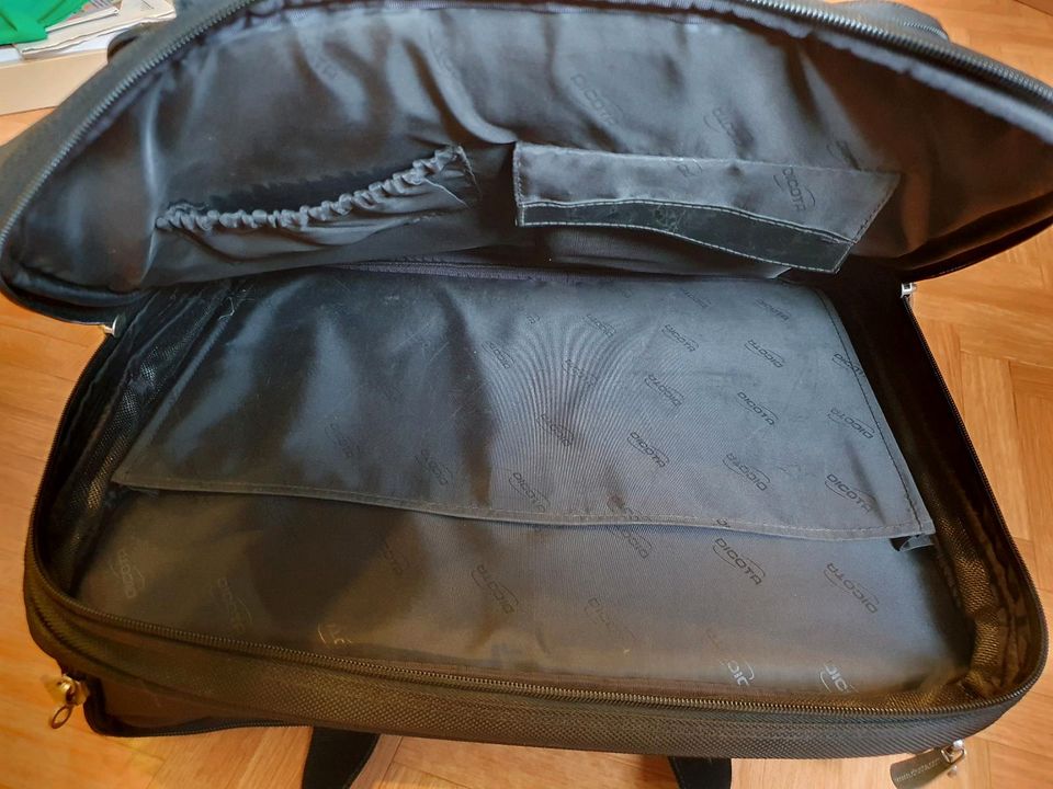 Dicota Notebook Tasche Teilleder Eco Top Traveller PRO gepolstert in Lommatzsch