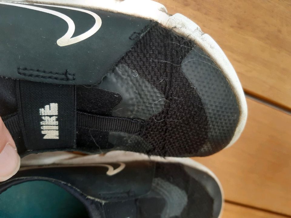 Nike Kinder Schuhe größe 27 in Lastrup