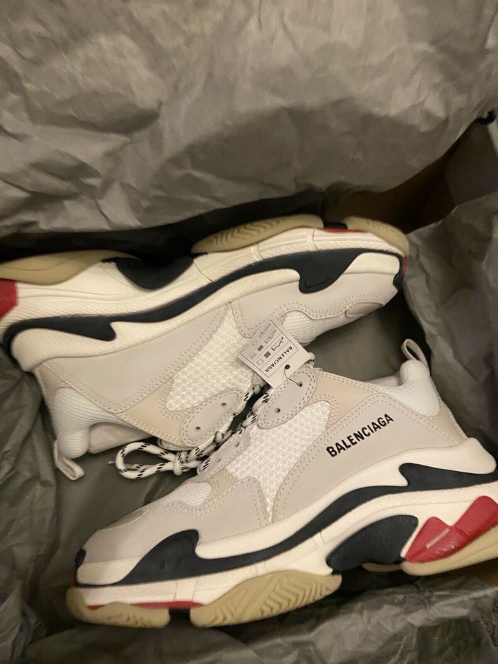 Balenciaga Triple S Gr. 41 Neu fallen größer aus wie eine 42 in Köln