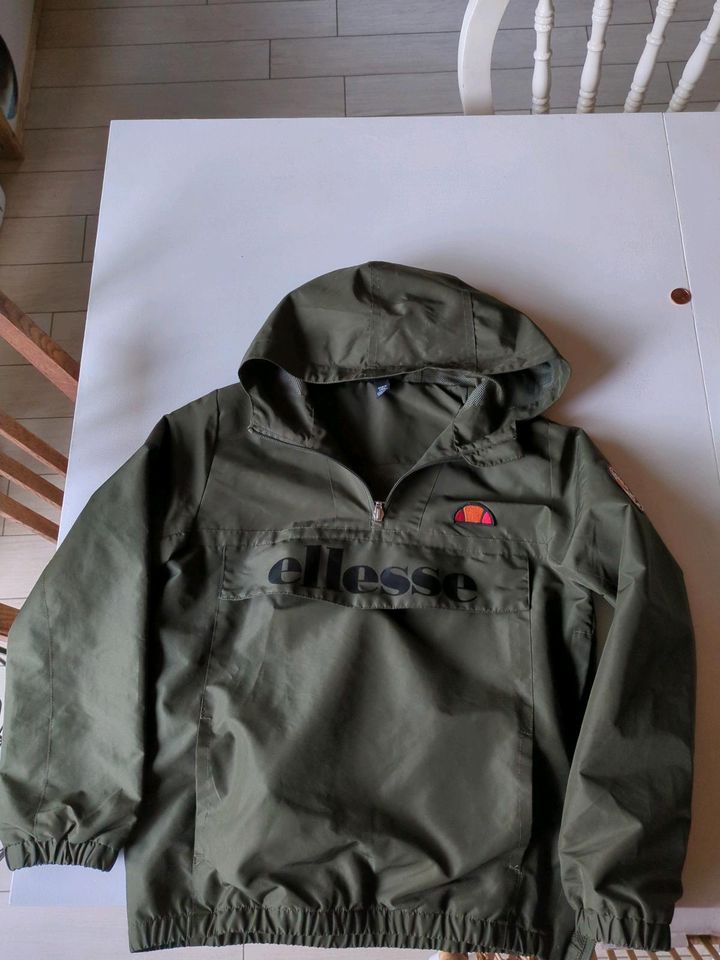 Windbreaker ellesse 140/146 in Straubenhardt