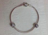 Armband von Pandora mit 2 Charms Kr. Dachau - Petershausen Vorschau