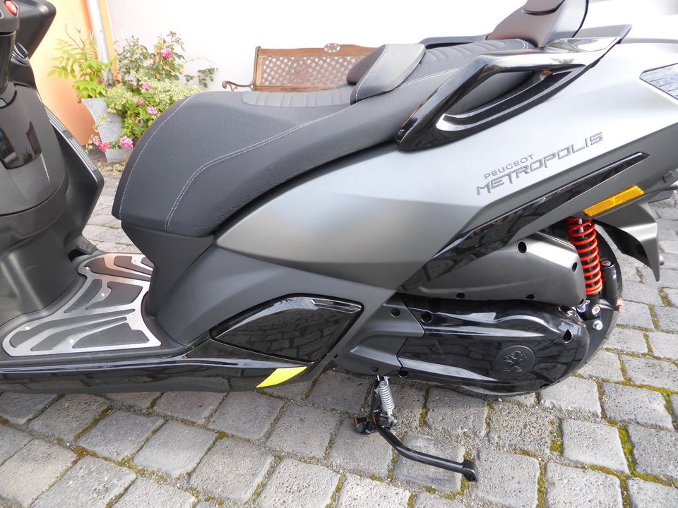 PEUGEOT METROPOLIS GT 3 Rad-Roller 400 CCM NEU in Sachsen-Anhalt - Halle |  Motorroller & Scooter gebraucht | eBay Kleinanzeigen ist jetzt Kleinanzeigen