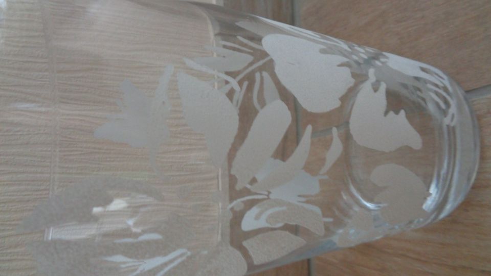 Vase Unikat Glas mit Serviettentechnik Schmetterlinge weiß 21cm h in Samtens