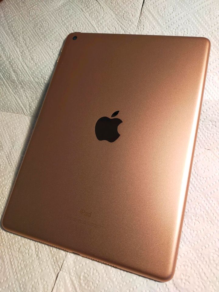 Apple iPad 6. Rosa/Gold. ohne Kratzer .an Bastler ! in Iserlohn