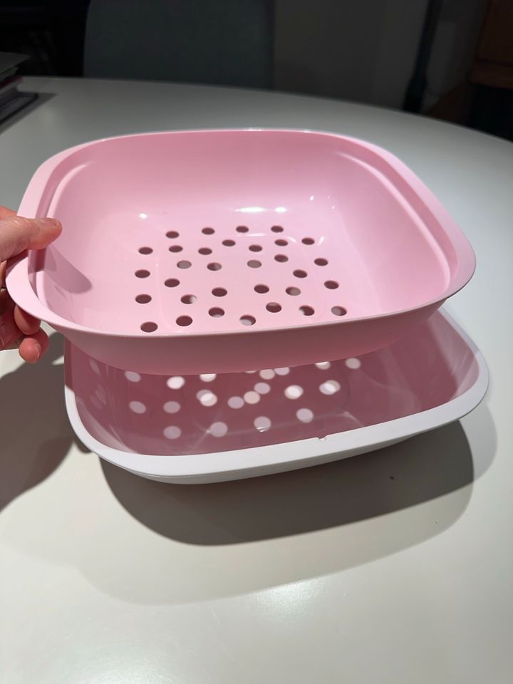 Tupperware Allegra Servierschale/Siebservierer rosa/weiß in Sulzthal