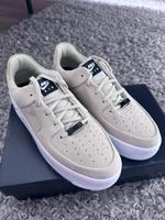 Nike Air Force 1 Sammlerstück Neuwertig Nordrhein-Westfalen - Bedburg Vorschau