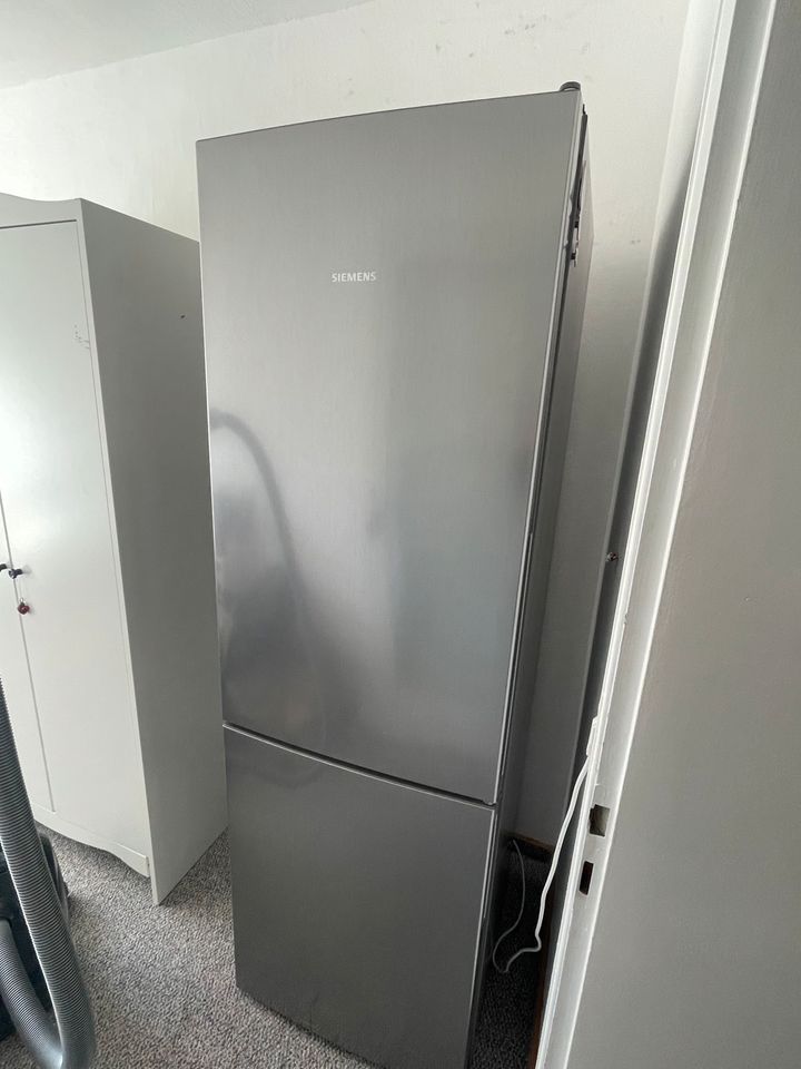Siemens Kühlschrank mit Gefriertruhe 1 Jahr alt in Ulm