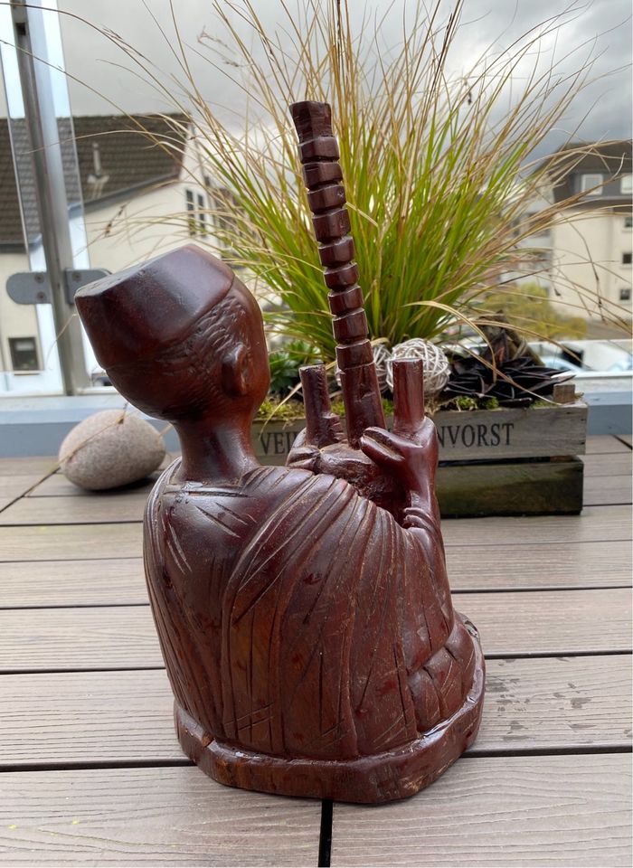 Original afrikanische Figur mit Instrument - handarbeit in Leverkusen