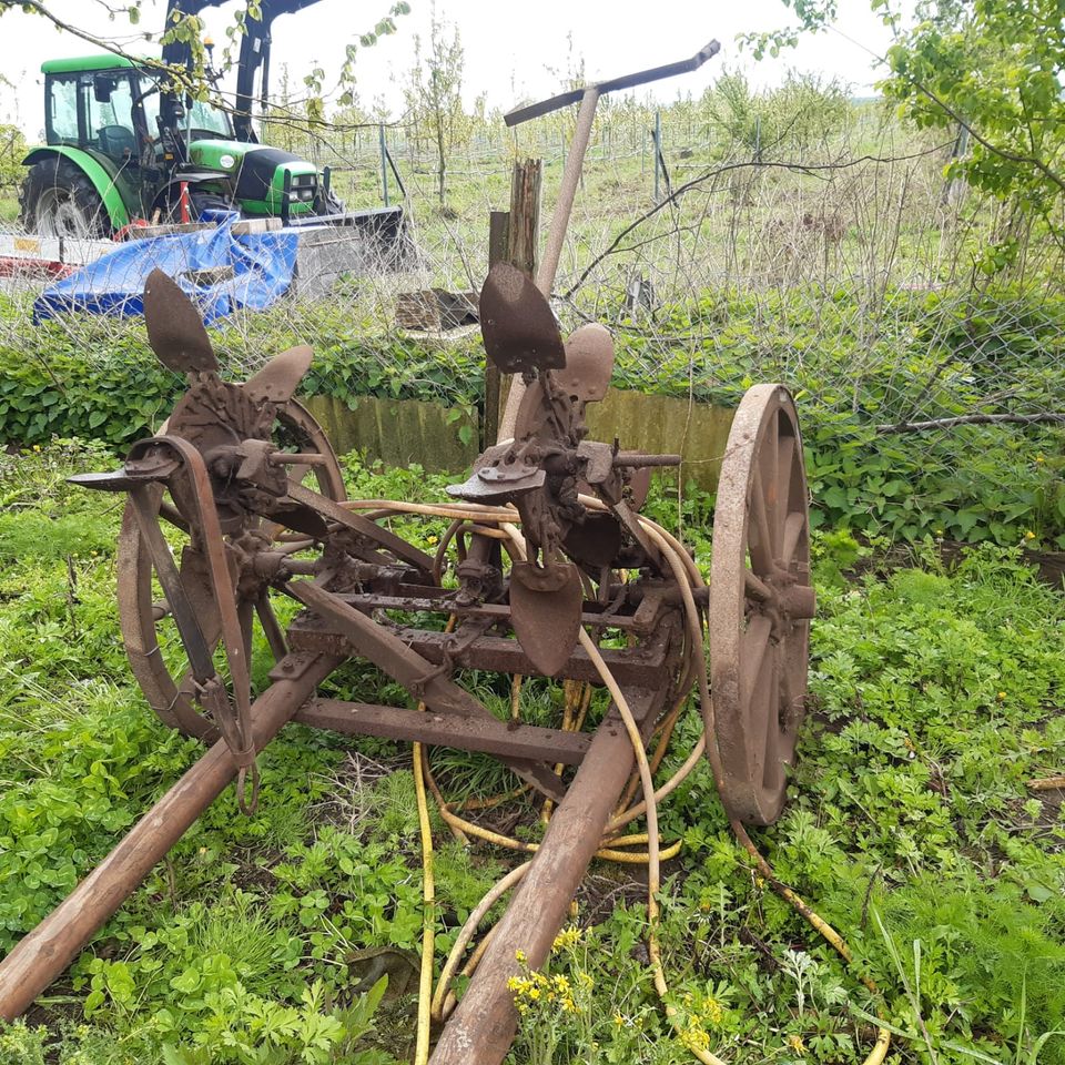 Historische Kartoffel-Loch-Maschine in Fünfseen