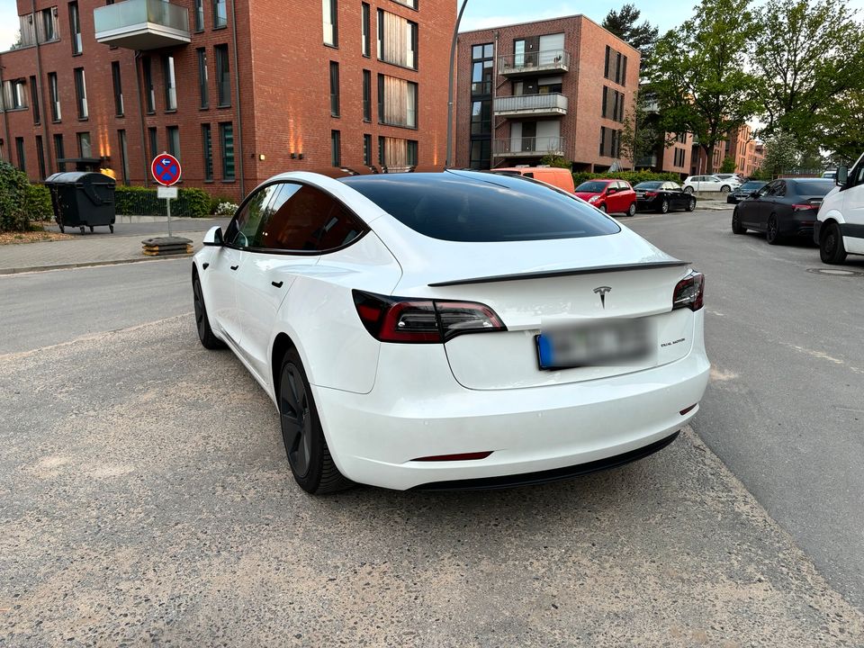 Tesla 3. 80kw. Dual Motor in Hamburg