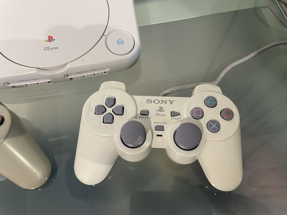 PlayStation 1 PS1 Konsole PS One 2x ORIGINAL Controller in Vohenstrauß